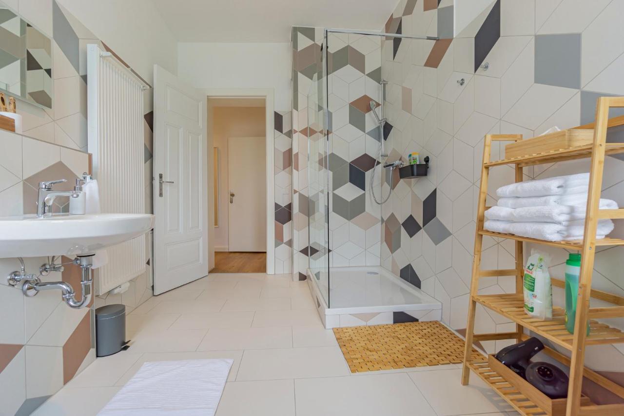 Modernes Apartment - Zentral, Ruhig, Wlan, Netflix, Kueche, Schreibtisch, Parkplatz, Waschtrockner Котбус Екстериор снимка