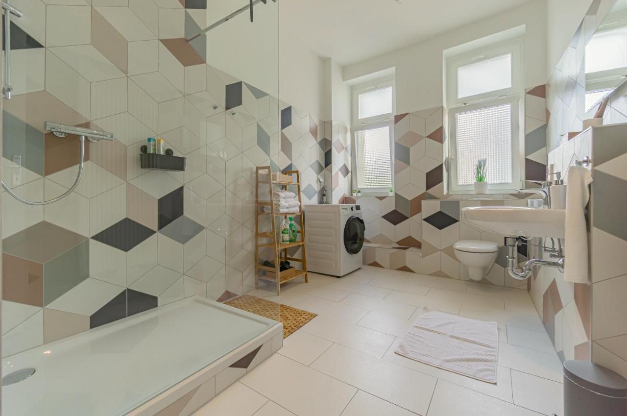 Modernes Apartment - Zentral, Ruhig, Wlan, Netflix, Kueche, Schreibtisch, Parkplatz, Waschtrockner Котбус Екстериор снимка